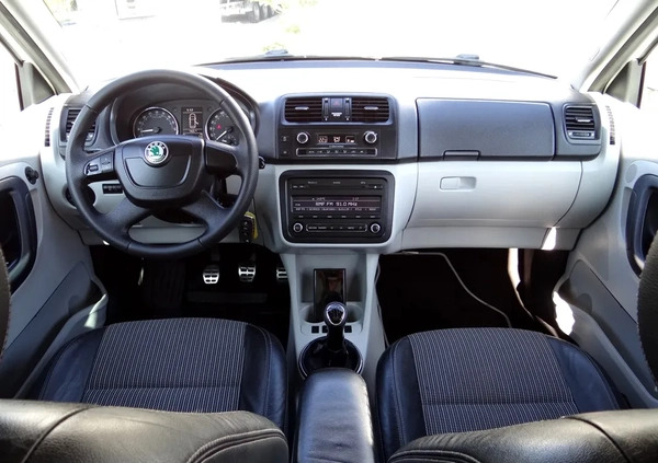 Skoda Fabia cena 17500 przebieg: 214000, rok produkcji 2011 z Gorzów Śląski małe 667